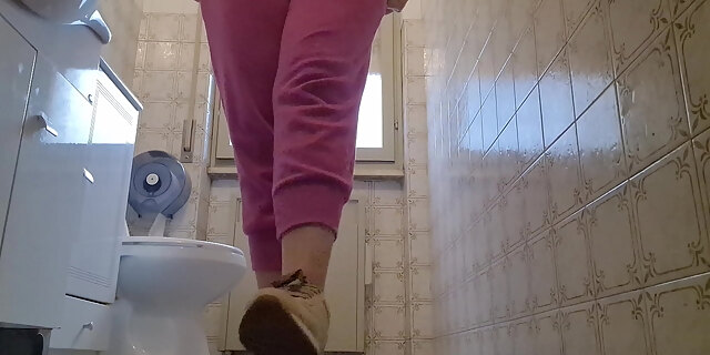 ass,babes,bathroom,curvy,dirty,fat,homemade,milf,real,solo
